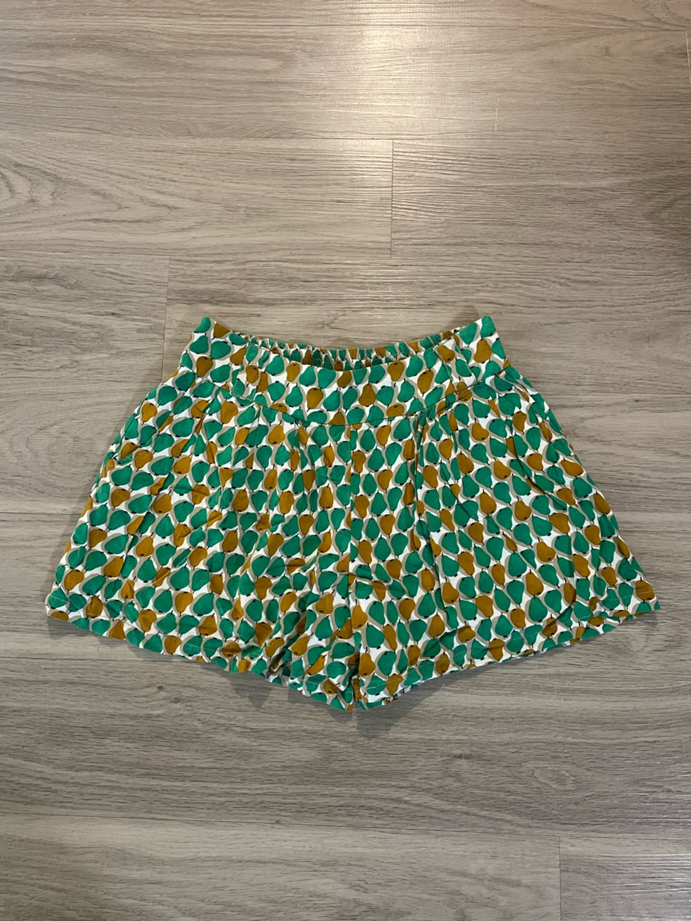 Anthropologie Daughters of the Liberation Pear Shorts green retro kitschy mod